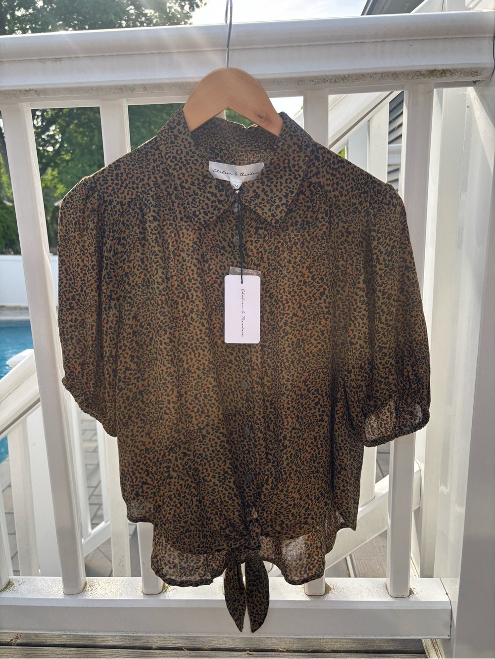 NWT 🏷️ Chelsea & Theodore (brand) Olive and Brown Leopard Print Blouse  (M)